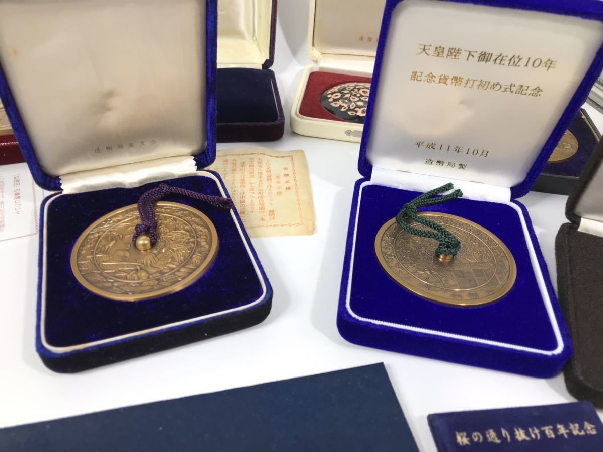 七宝入古鏡文鎮 造幣局製 拝める