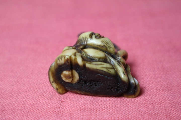 提げ物 根付 瓢の杖を持つ人物 検江戸鹿角彫刻仙人珍品希少
