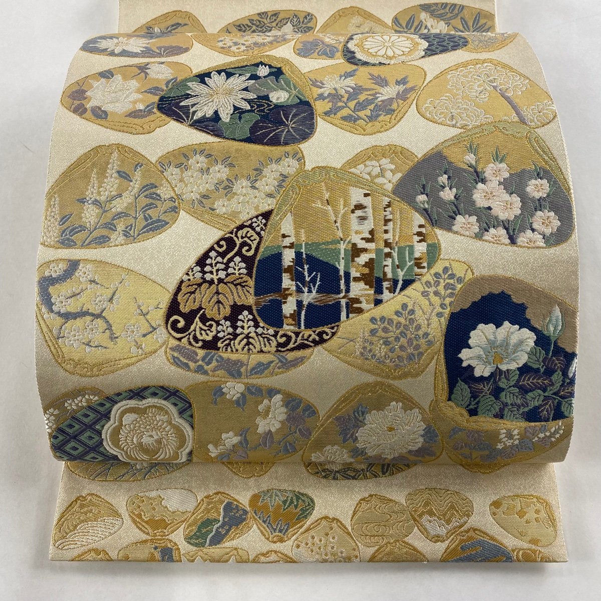 袋帯 美品 秀品 貝合わせ 草花 金銀糸 金色 六通 正絹 【中古】