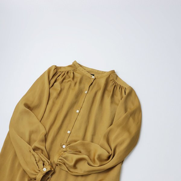美品 HUG O WaR Cloth&Cross ハグオーワー クロスアンドクロス 肩ギャザー とろみシャツ/キャメル【2400013430272】