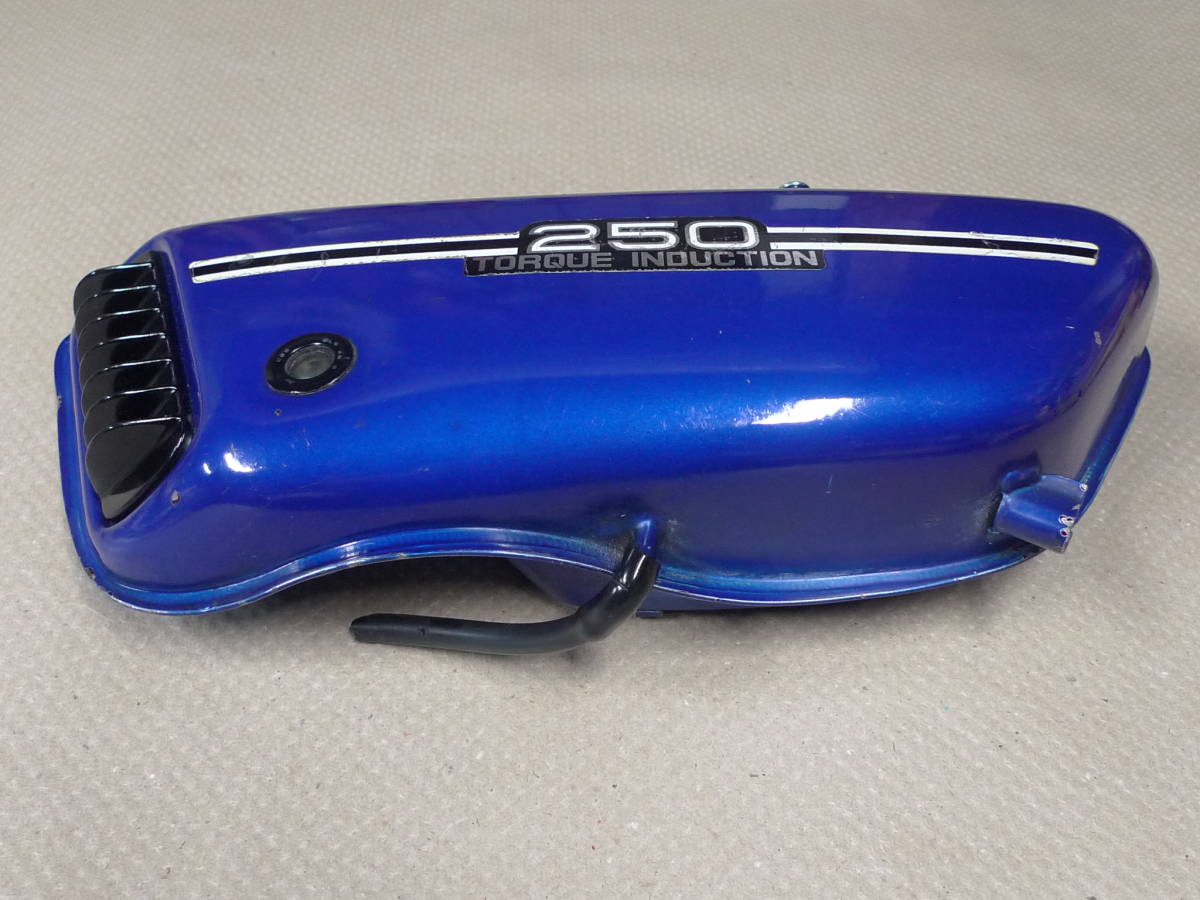 初期型 オイルタンク 純正 右 サイドカバー ヤマハＲＤ２５０タンク ヤマハ　初期型　ＲＤ２５０　352　　オイルタンク　左側