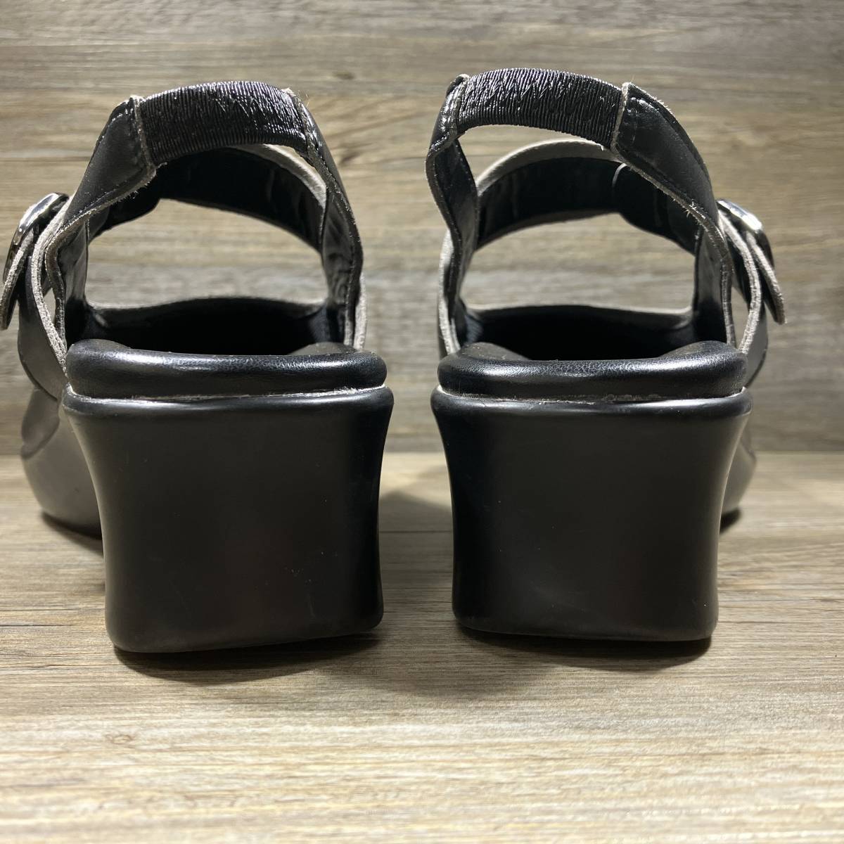 ■AKAISHI■ サイズ M 23～23.5cm 黒 ブラック アカイシ サンダル レディース レザー 靴 革靴 くつ 中古 宅急便 即決 ヒールの高さ：約5cm