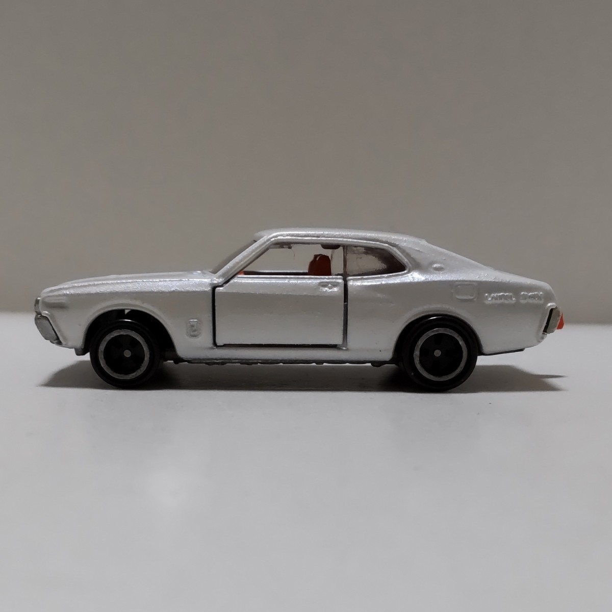 トミカ 日産 ローレル2000SGX スタント専用車 希少品 オリジナル箱付