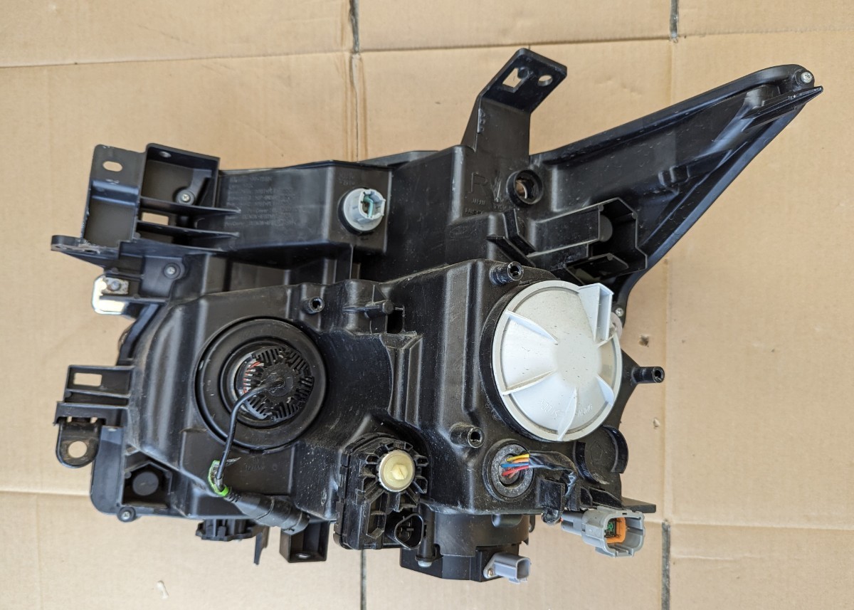 日産 純正 エルグランドE52 前期 HID ヘッドライト ヘッドランプ 左右