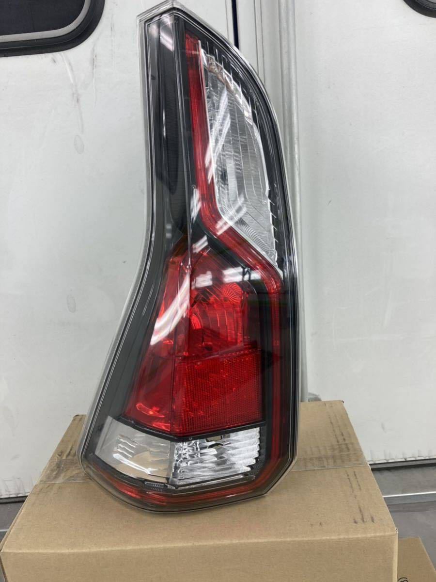 NISSAN C27 セレナ 純正 左 テールライト 220-23719 自動車メーカー別