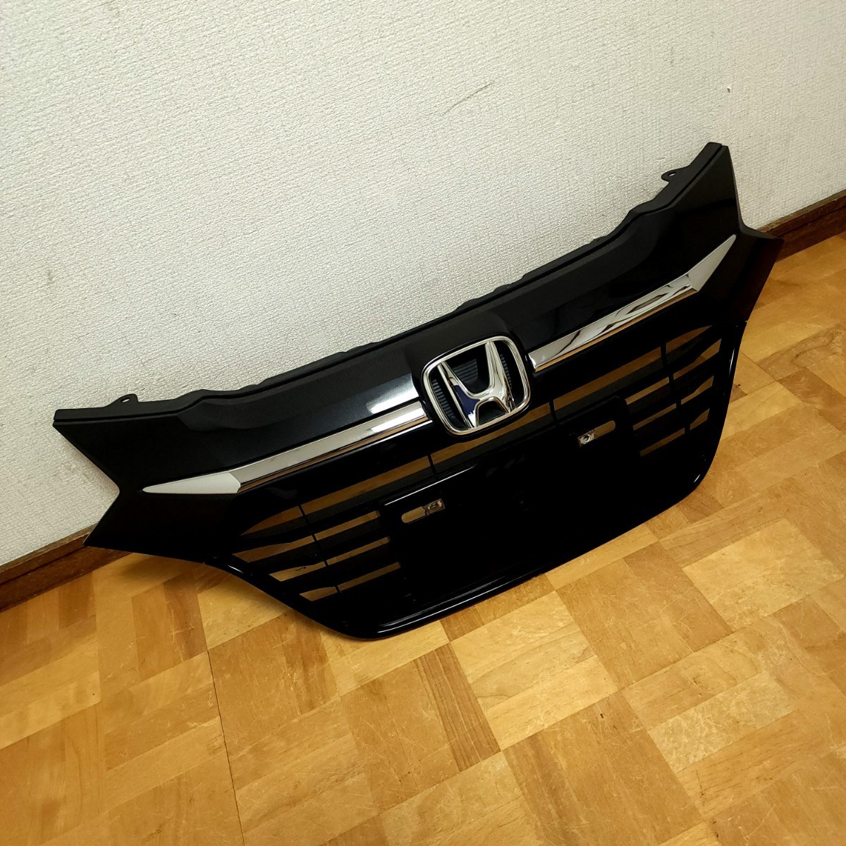 希少 ヴェゼル ガソリン車 前期 純正 グリル RU1 RU2 RU3 RU4 フロント 