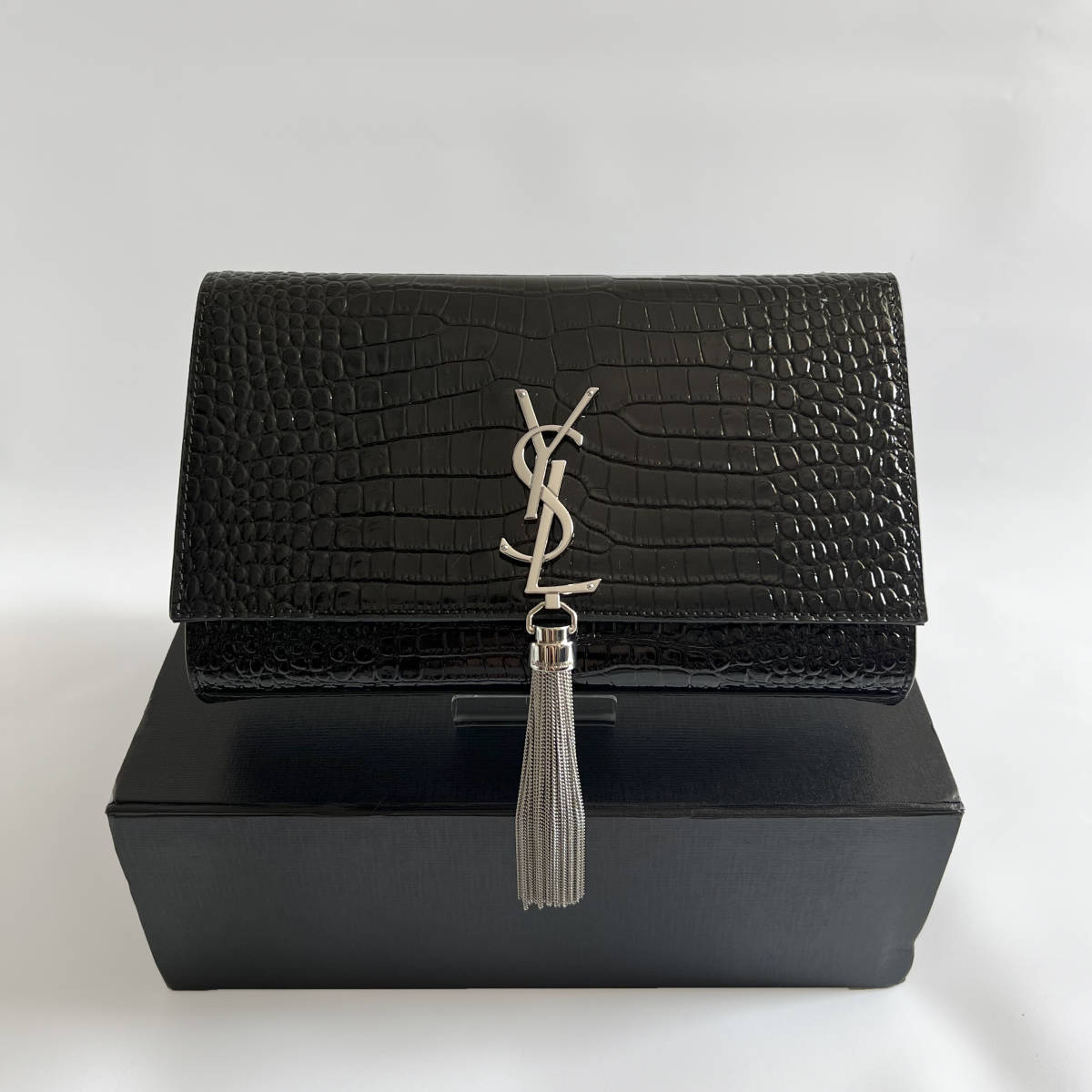 極美品 SAINT LAURENT PARIS サンローラン カサンドラ ミディアム 
