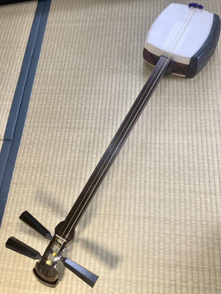 1960年代 津軽三味線 紅木 太棹 東さわり ハードケース 鼈甲バチ 津軽三味線 紅木 ハードケース 鼈甲バチ ① 太棹津軽三味線です 【公式