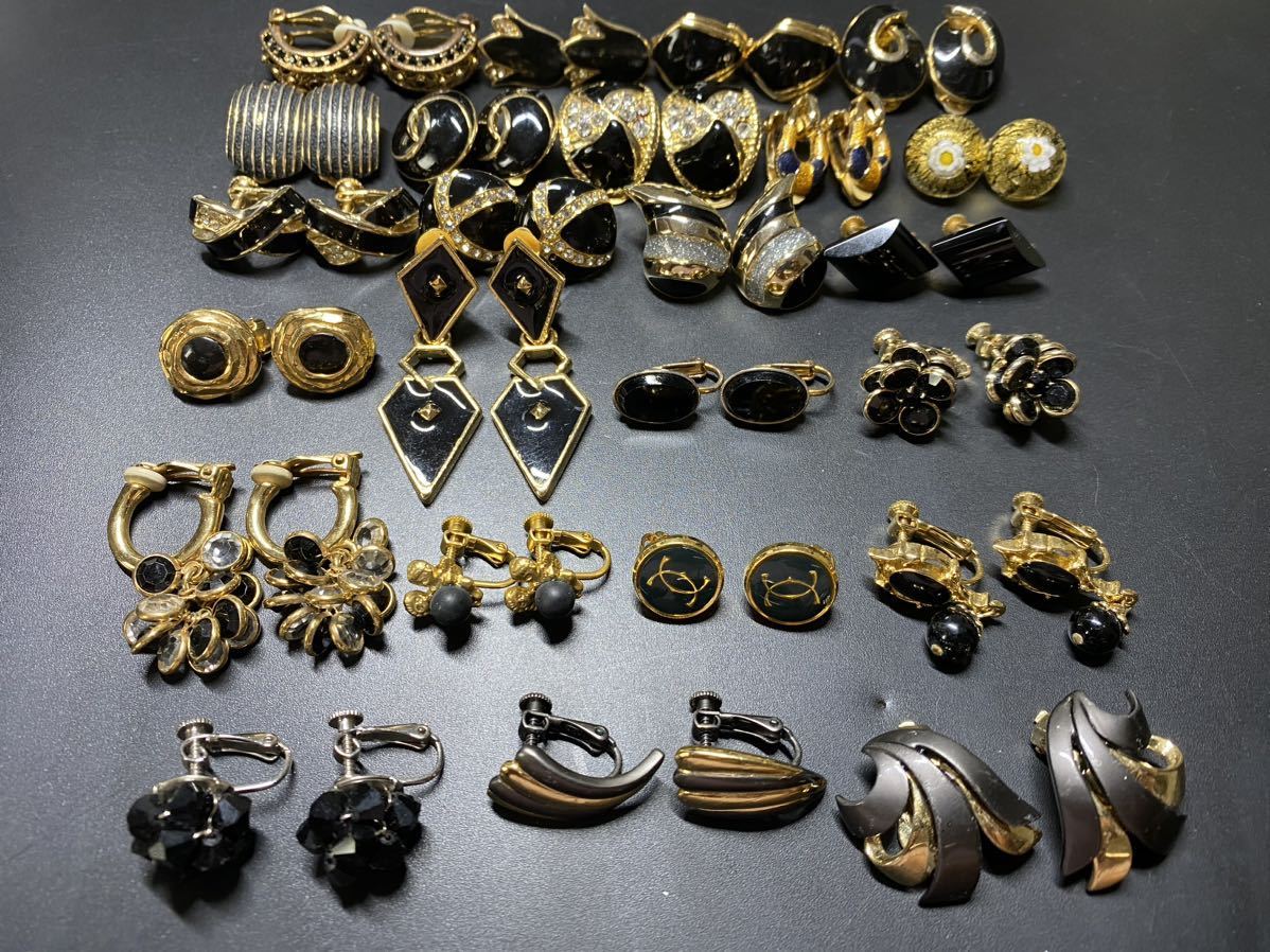【560】アクセサリー イヤリング ゴールドカラー シルバーカラー 黒系 など 両耳セット 大量 まとめ売り まとめ 245