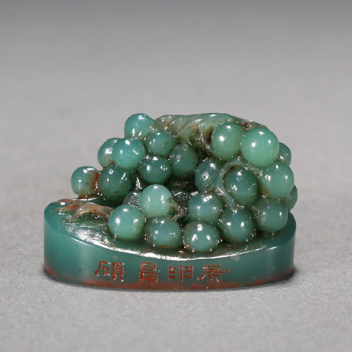 ◇鶴鳴堂◇中国・清時代 呉昌碩銘 雅安緑石 天然石 葡萄紋印章