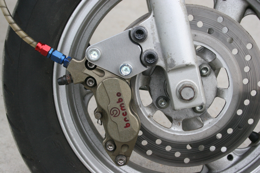 brembo（ブレンボ） 4ポットキャスティングキャリパー 40mmピッチ ブレンボ」の人気商品一覧・価格比較 20-4756-52 4ポットレーシングキャリパー TDR50 ブレンボ40mmピッチ4ポットキャリパー用フロントブレーキキャリパーサポート　TDR80