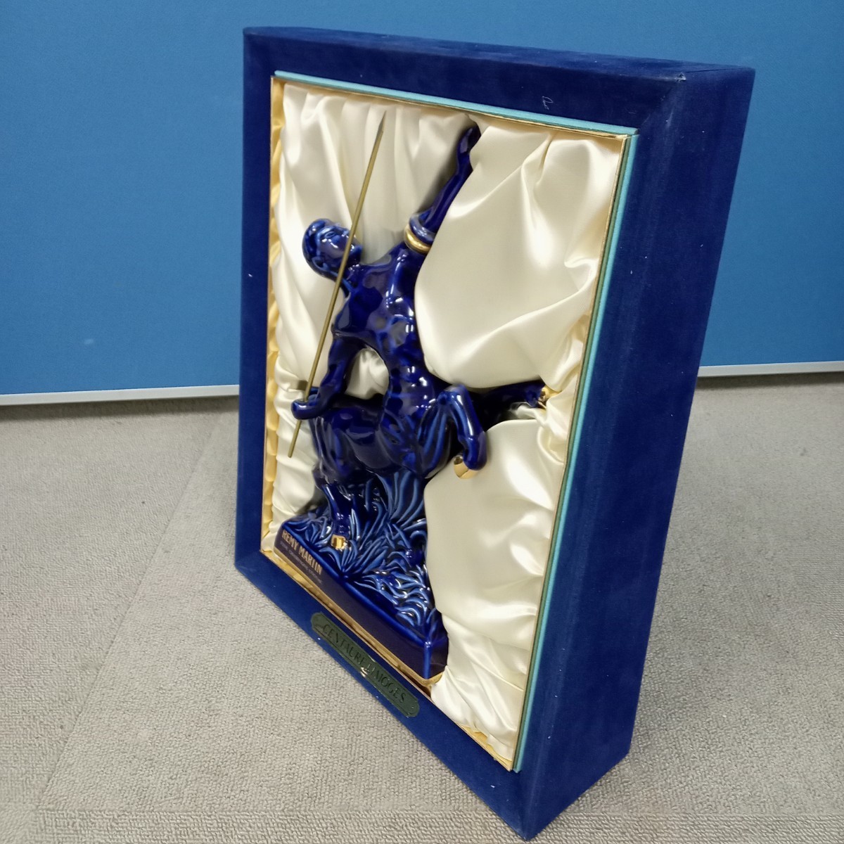 和田7月No.30 ブランデー REMY MARTIN CENTAURE LIMOGES レミーマルタン セント リモージュ ケンタウロス 青 陶器 700ml 40% 箱入 未開封_3