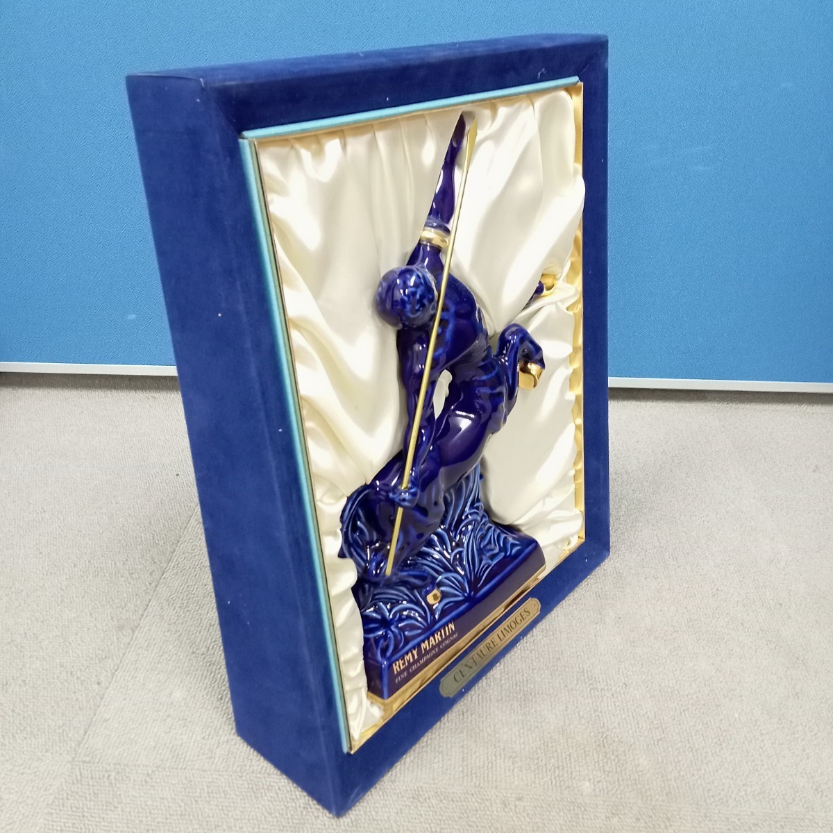 和田7月No.30 ブランデー REMY MARTIN CENTAURE LIMOGES レミーマルタン セント リモージュ ケンタウロス 青 陶器 700ml 40% 箱入 未開封_4