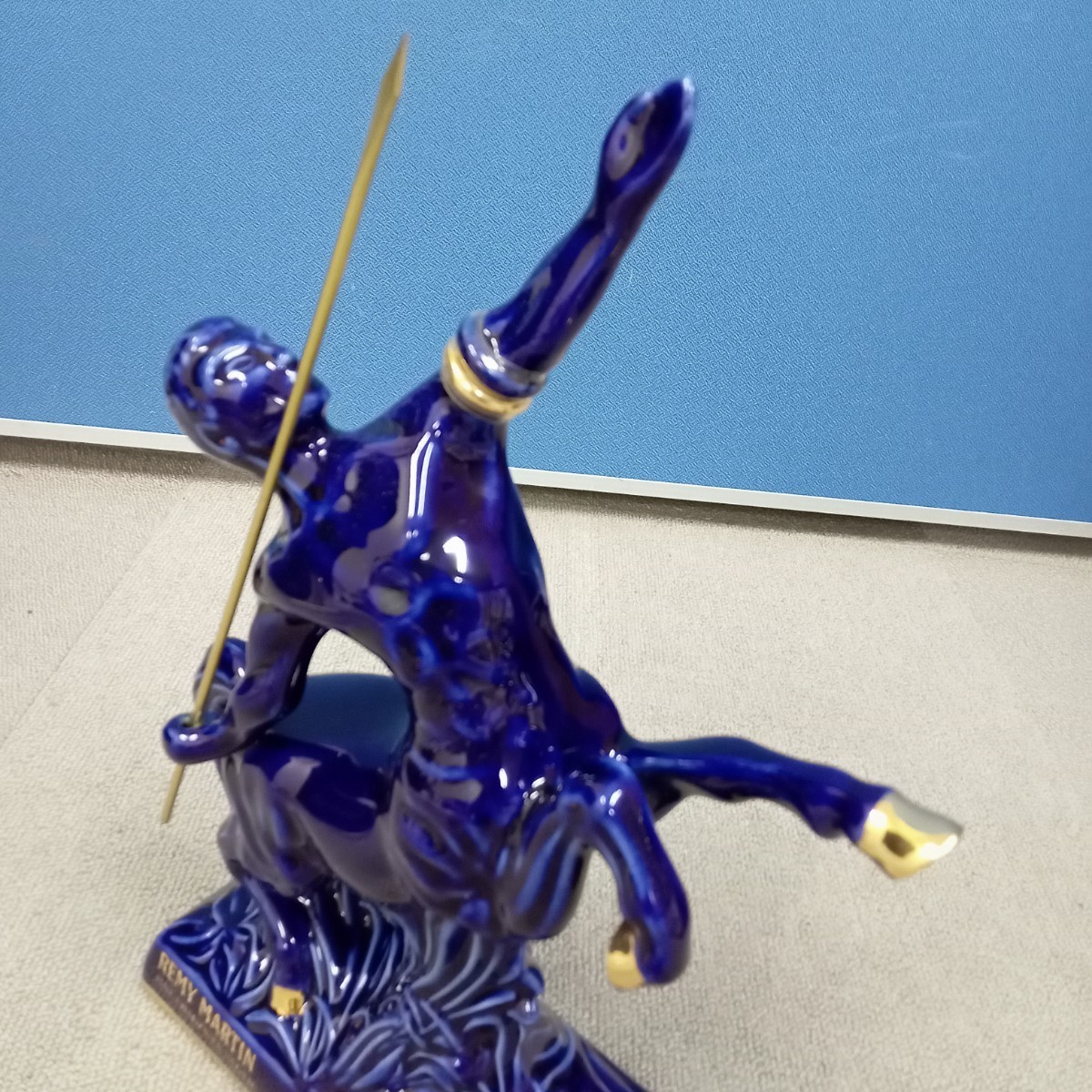 和田7月No.30 ブランデー REMY MARTIN CENTAURE LIMOGES レミーマルタン セント リモージュ ケンタウロス 青 陶器 700ml 40% 箱入 未開封_7