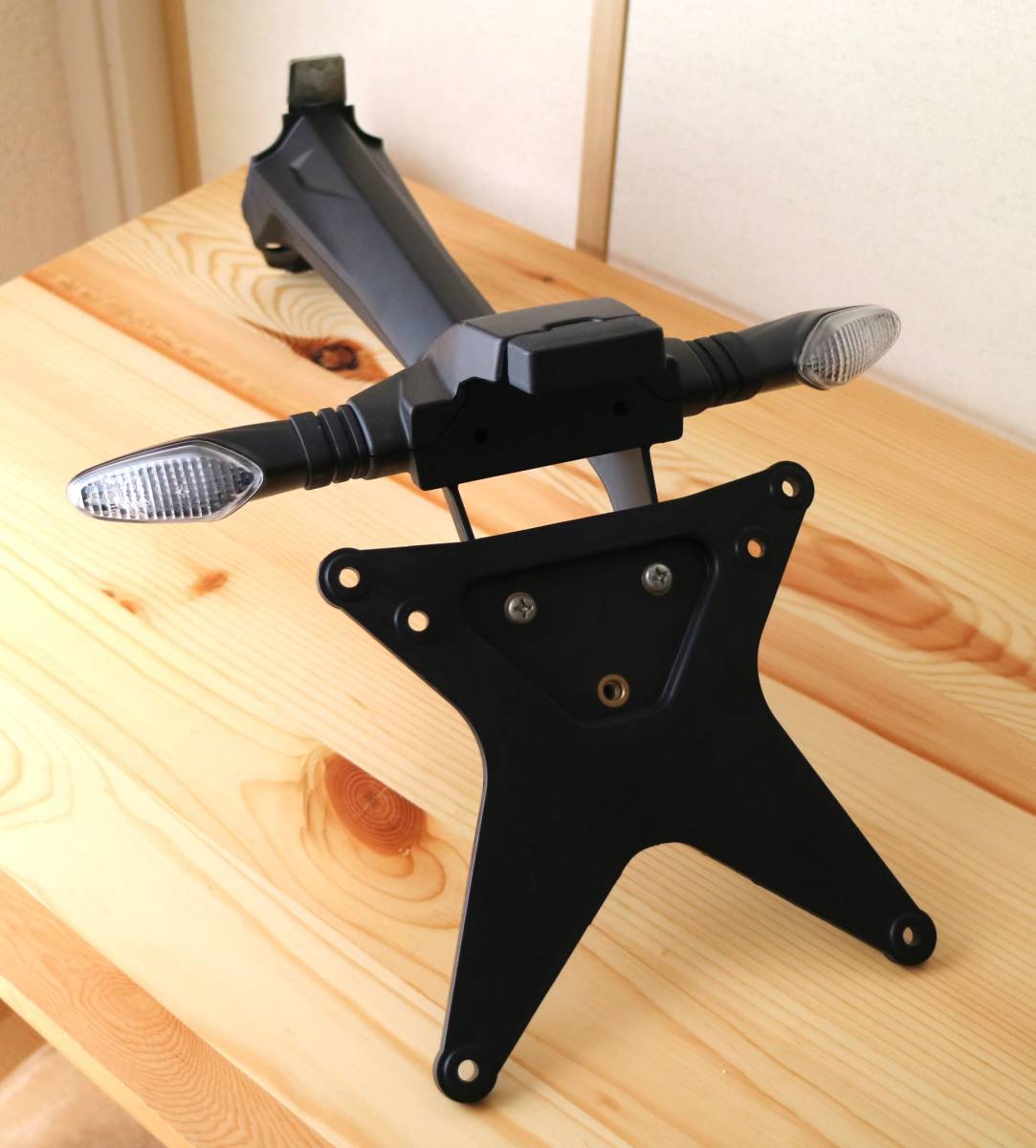 ドゥカティV4用LEDウィンカー、LEDナンバー灯、ステイ　Ducati