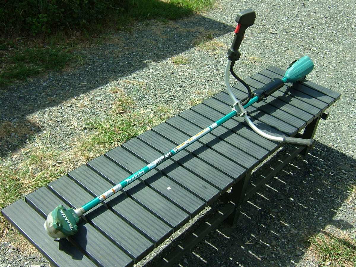 makita 充電式草刈 MUR368UD 中古 MAKITA マキタ 電動工具 刈払機 付属