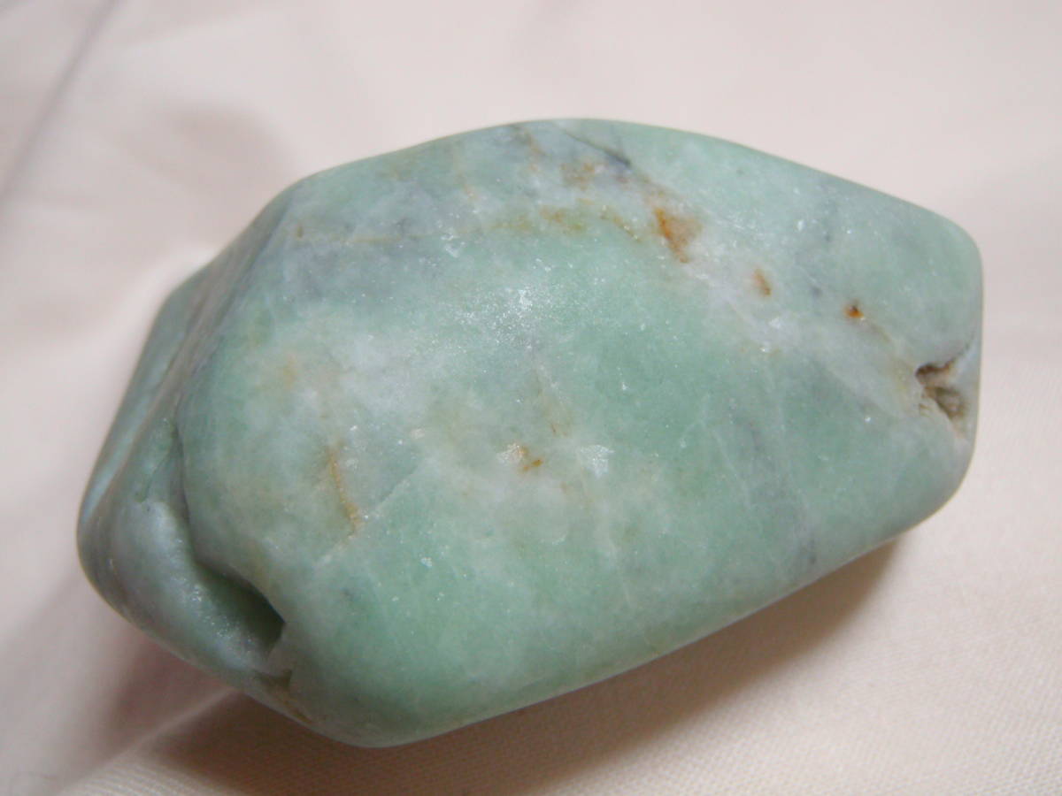 糸魚川 翡翠 ヒスイ 554 ミントグリーン 132g 原石 鉱物