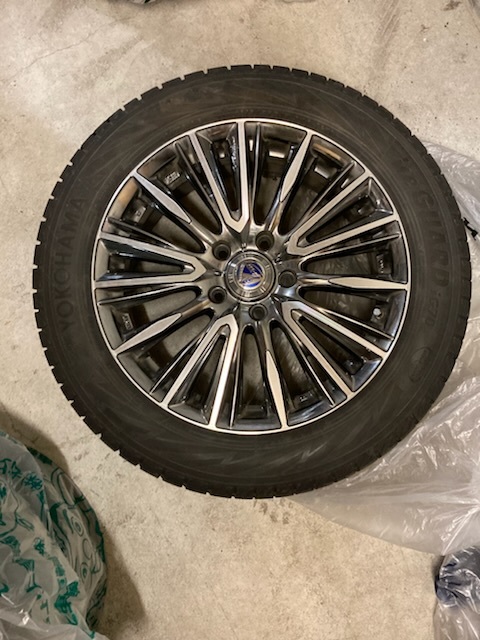 バリ溝　高年式　アイスガード7とレイズ　ホイール４本セット　215 55R17_1