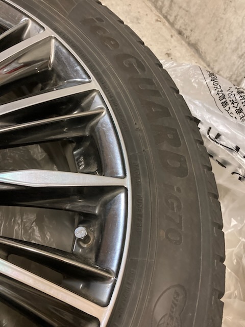 バリ溝　高年式　アイスガード7とレイズ　ホイール４本セット　215 55R17_2