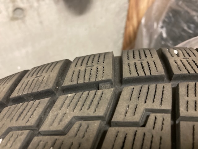 バリ溝　高年式　アイスガード7とレイズ　ホイール４本セット　215 55R17_3