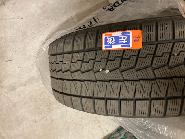 バリ溝　高年式　アイスガード7とレイズ　ホイール４本セット　215 55R17_4