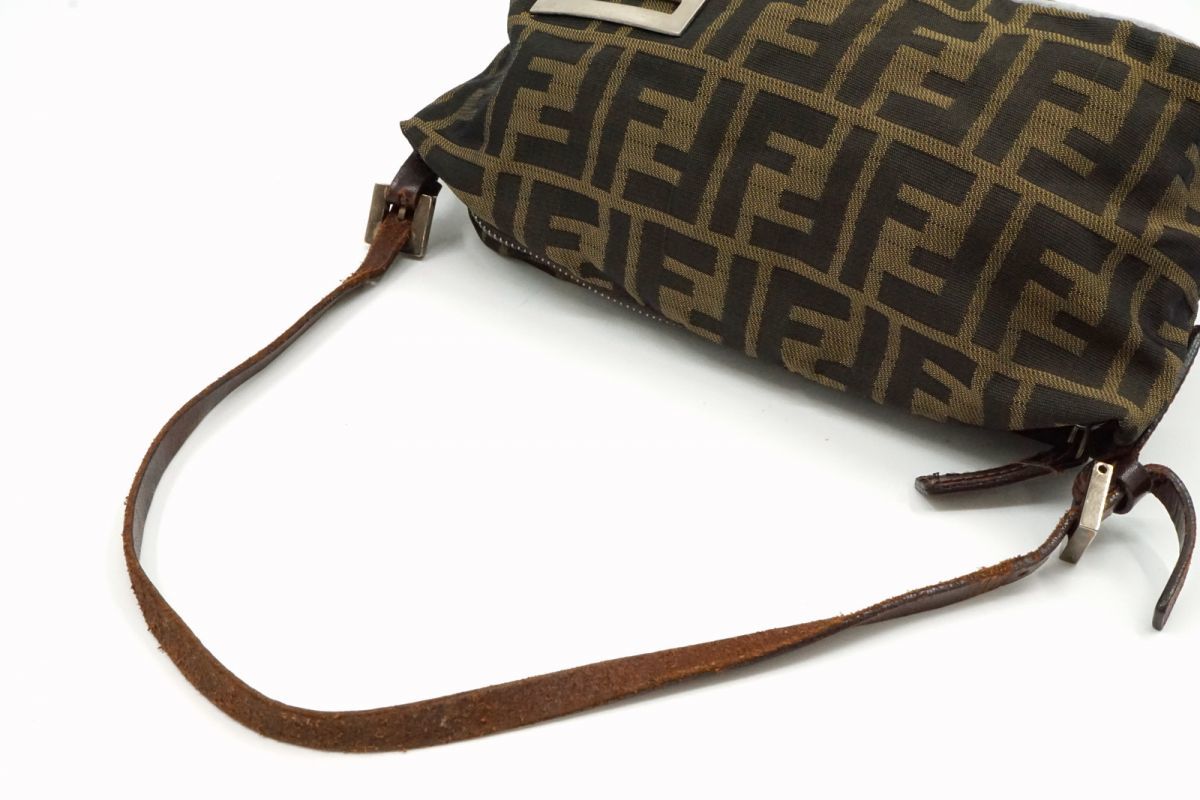 FENDI ズッカ柄 ショルダーバッグキャンバスワンショルダー公式