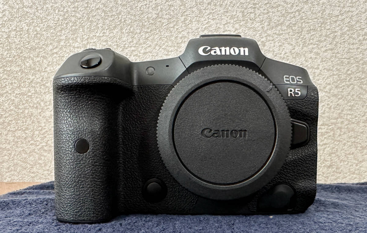 超美品 Canon キヤノン EOS R5 ボディ 及び 元箱及び付属品 CFexpress 