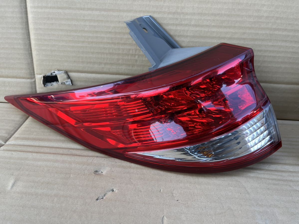 中古トヨタエスティマ ACR50W純正テールライト テールランプ 左右