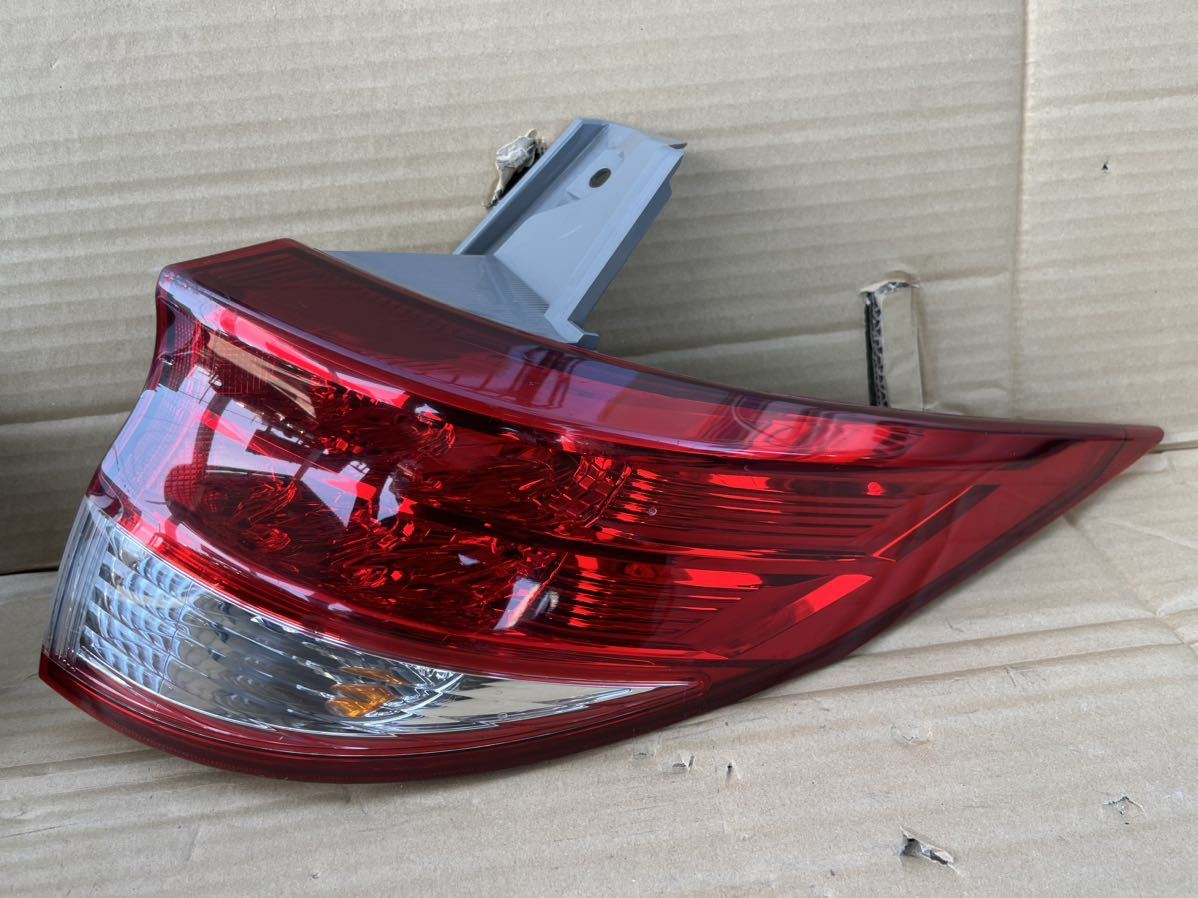 中古トヨタエスティマ ACR50W純正テールライト テールランプ 左右