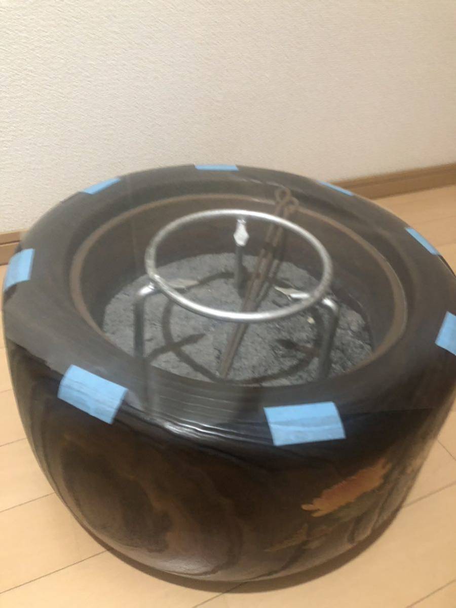 黒色火鉢枠　 2個セット　漆器　豊臣秀吉家紋　アンティーク　骨董品　木箱限定値引 黒色火鉢枠 2個セット 漆器 豊臣秀吉家紋 アンティーク 骨董品 木箱
