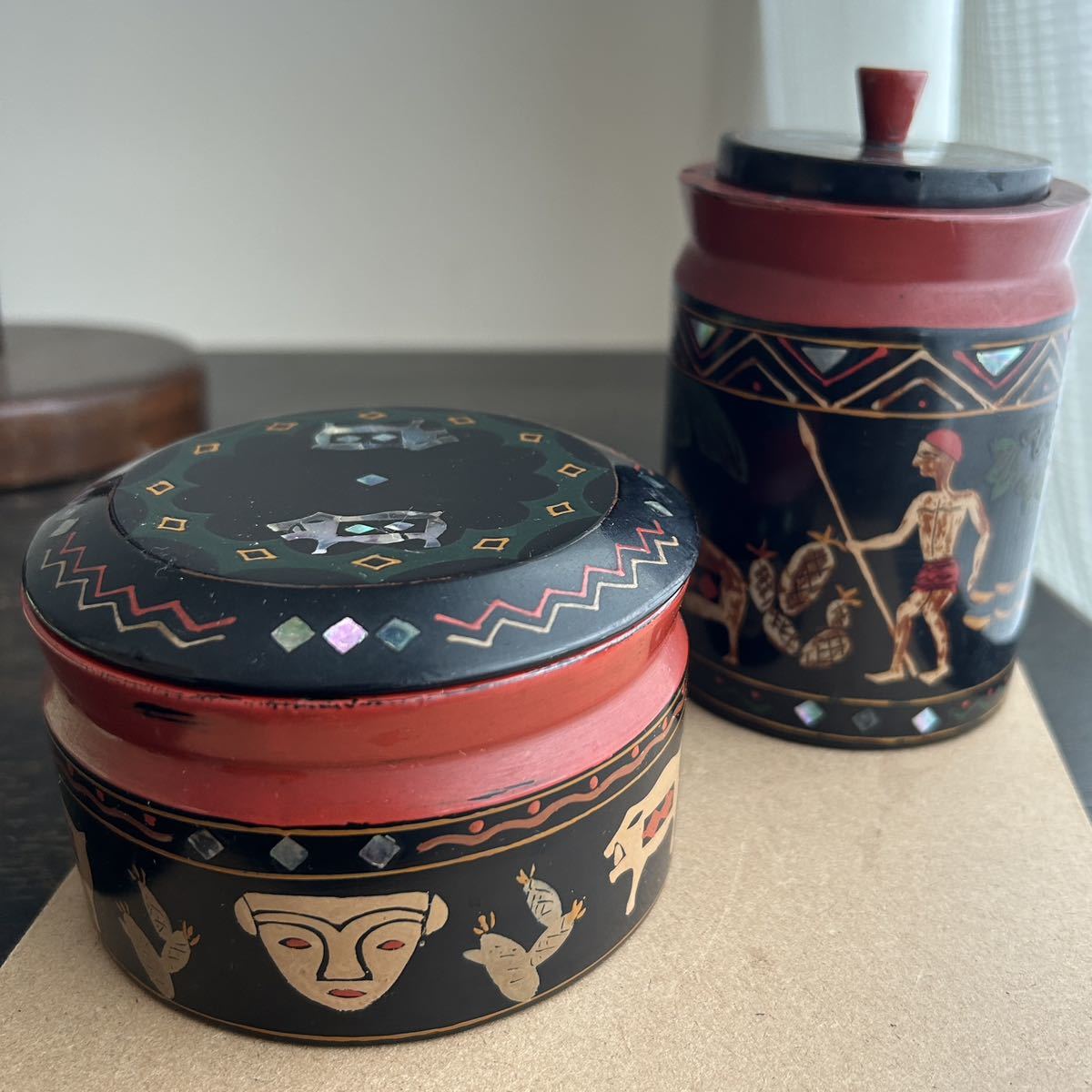 豊富な，得価 アンティーク 台湾漆器 原住民狩猟文の絵付け 小物入れ二つ(その他)｜売買されたオークション情報、yahooの商品情報をアーカイブ公開 - オークファン その他
