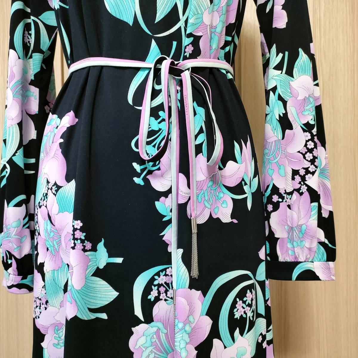 近年□18万□大きいサイズ□Aライン□42□美品シミあり□レオナール 