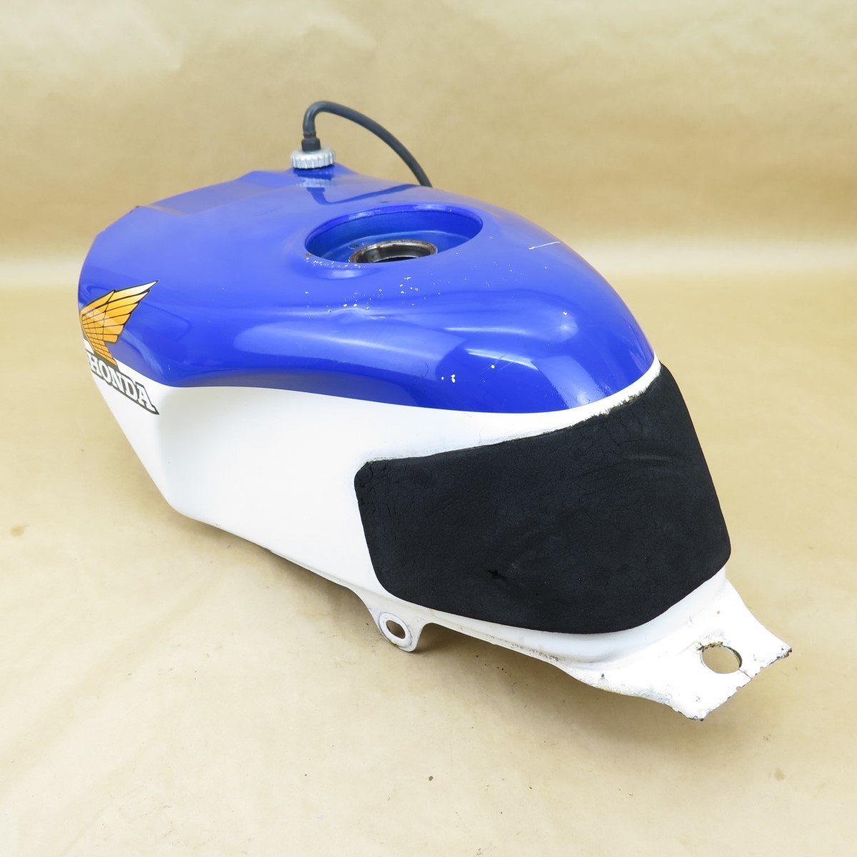 NSR250R MC18 88 燃料タンク 現状品 青テラ ☆NSR250R (MC18) 88 純正 白青 ガソリンタンク 燃料タンク フューエル