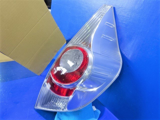 トヨタ アクア NHP10 純正 前期 右 テールランプ 52-252 B3-3-4 0104