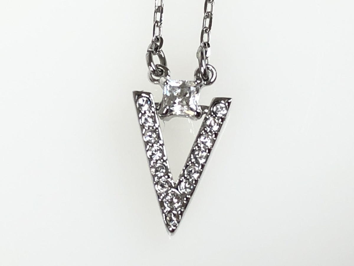 スワロフスキー　SWAROVSKI　Vデザイン　ネックレス　縦1cm　シルバーカラー　YAS-3394
