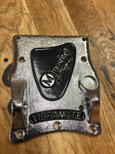 格安 Mosrite VIBRAMUTE 台座 モズライト ビブラミュート 台座プレート(ブリッジ)｜売買されたオークション情報、yahooの商品情報をアーカイブ公開 - オークファン パーツ