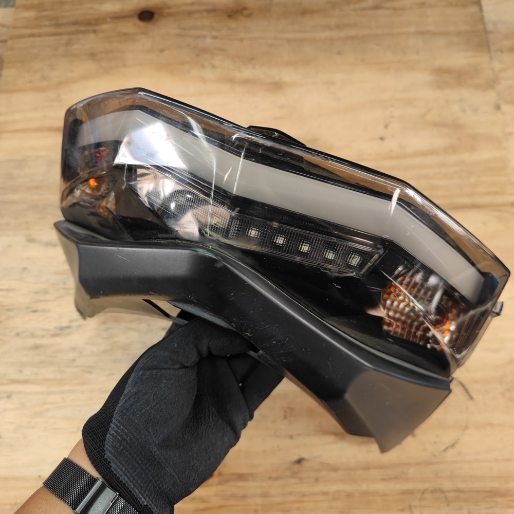 最高品質の素材 【シグナスX/SEA5J/4型前期】純正 LED テールランプ