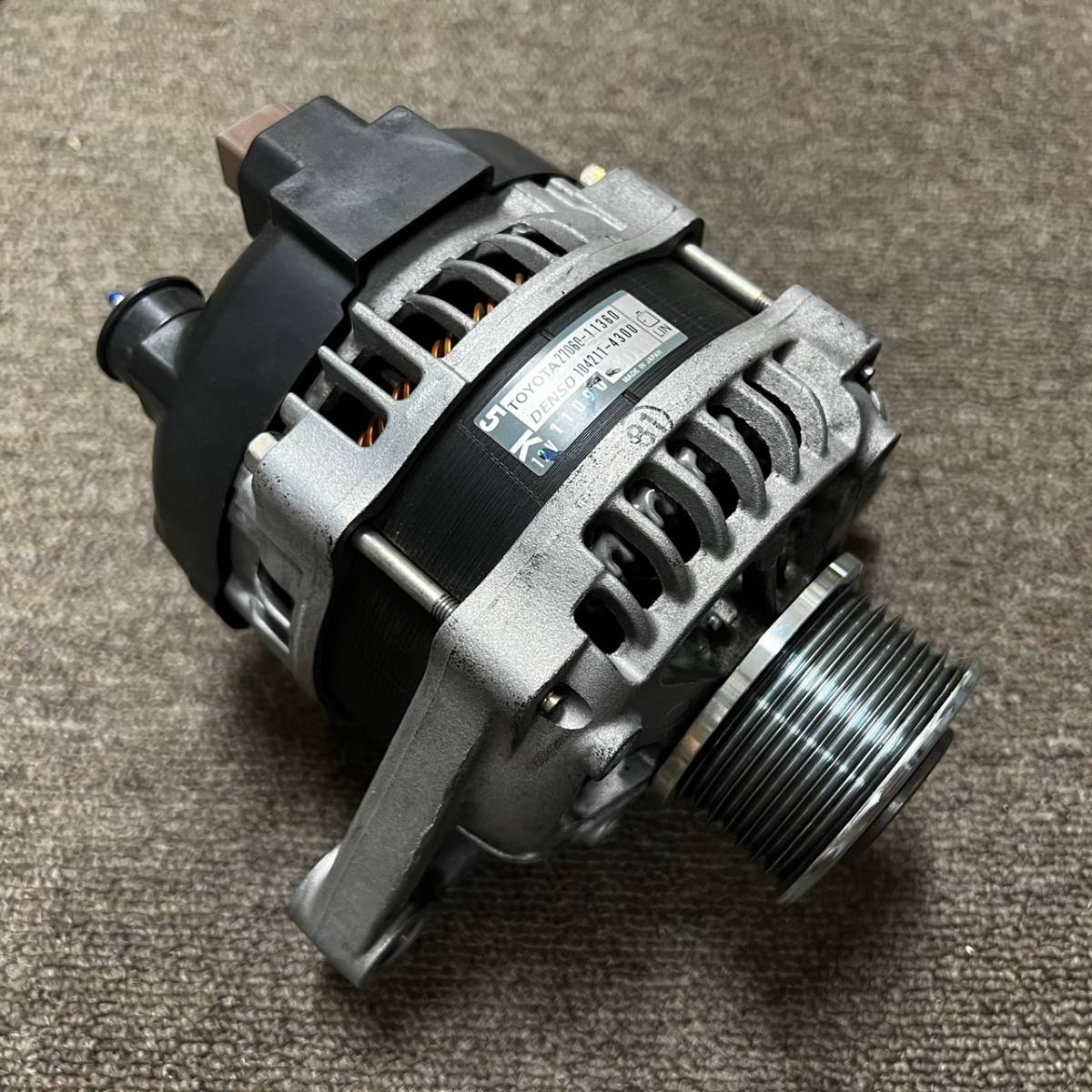 かに様 トヨタ純正 ハイエース オルタネーター 中古 27060-11360 104211-4300