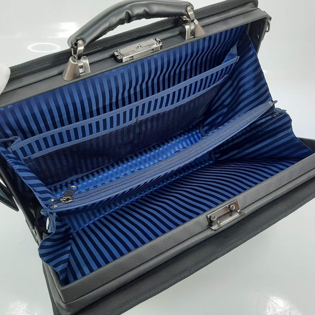 極美品 LEXUS レクサス ビジネスバッグ ブリーフケース 自立 高級 A4可