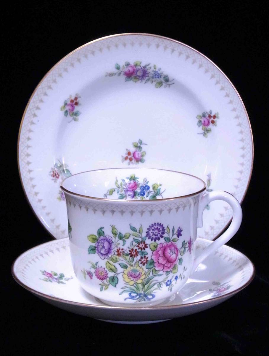 ★Freeway★1910年製 スポード「アール・ヌーボーの花」。スポードらしい、派手さ抑えた手塗りのトリオ。ティー＆コーヒーのマイ・カップに