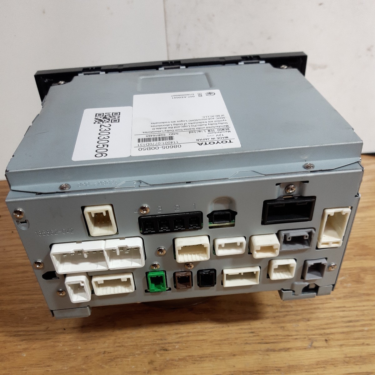 トヨタ純正ナビ NSZT-W68T[管理番号:23030506]動作不可・部品取り 