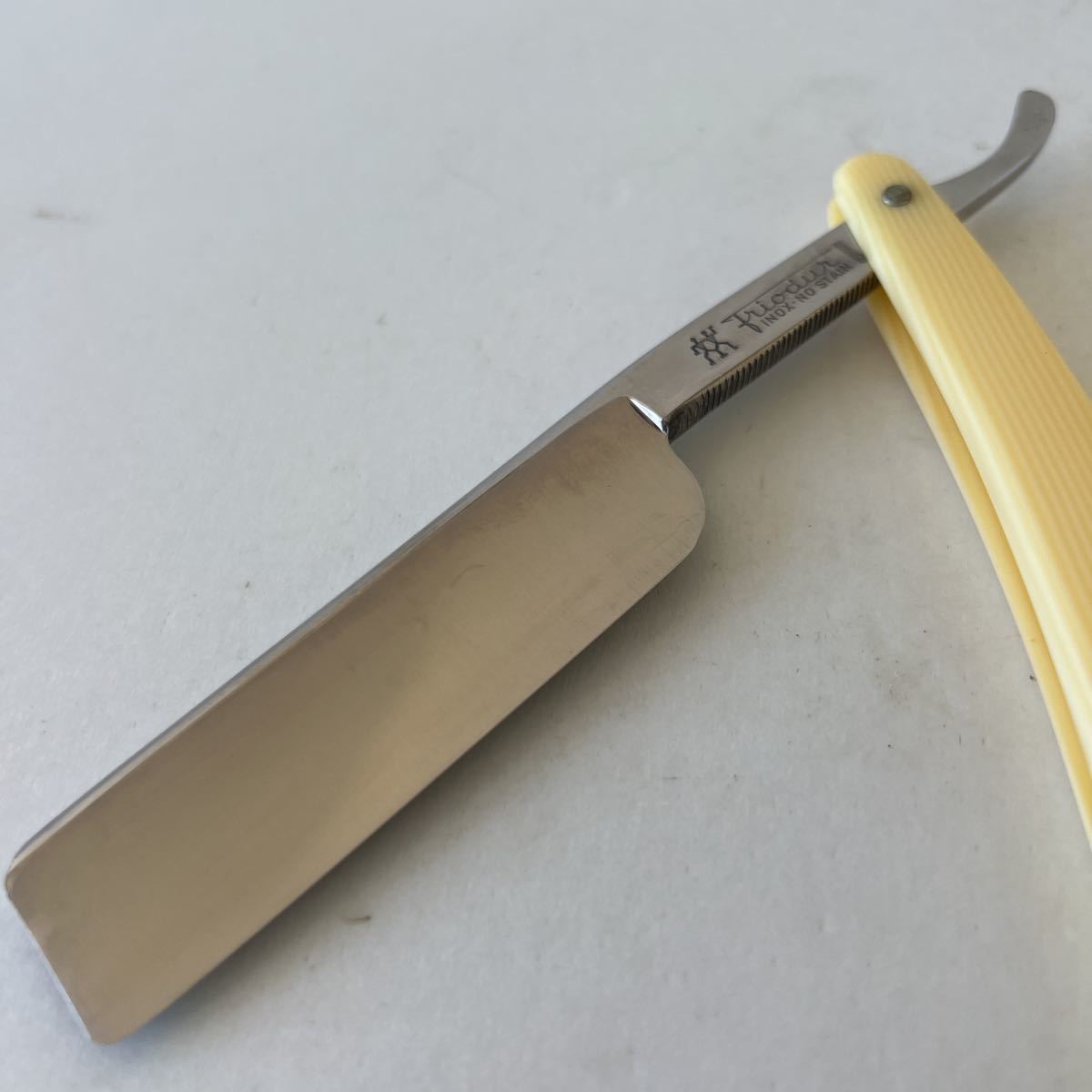 HENCKELS　ヘンケル　西洋剃刀　箱付き 理容☆西洋剃刀☆HENCKELS SOLINGEN☆ケース付き☆美品♪ 【公式通販】