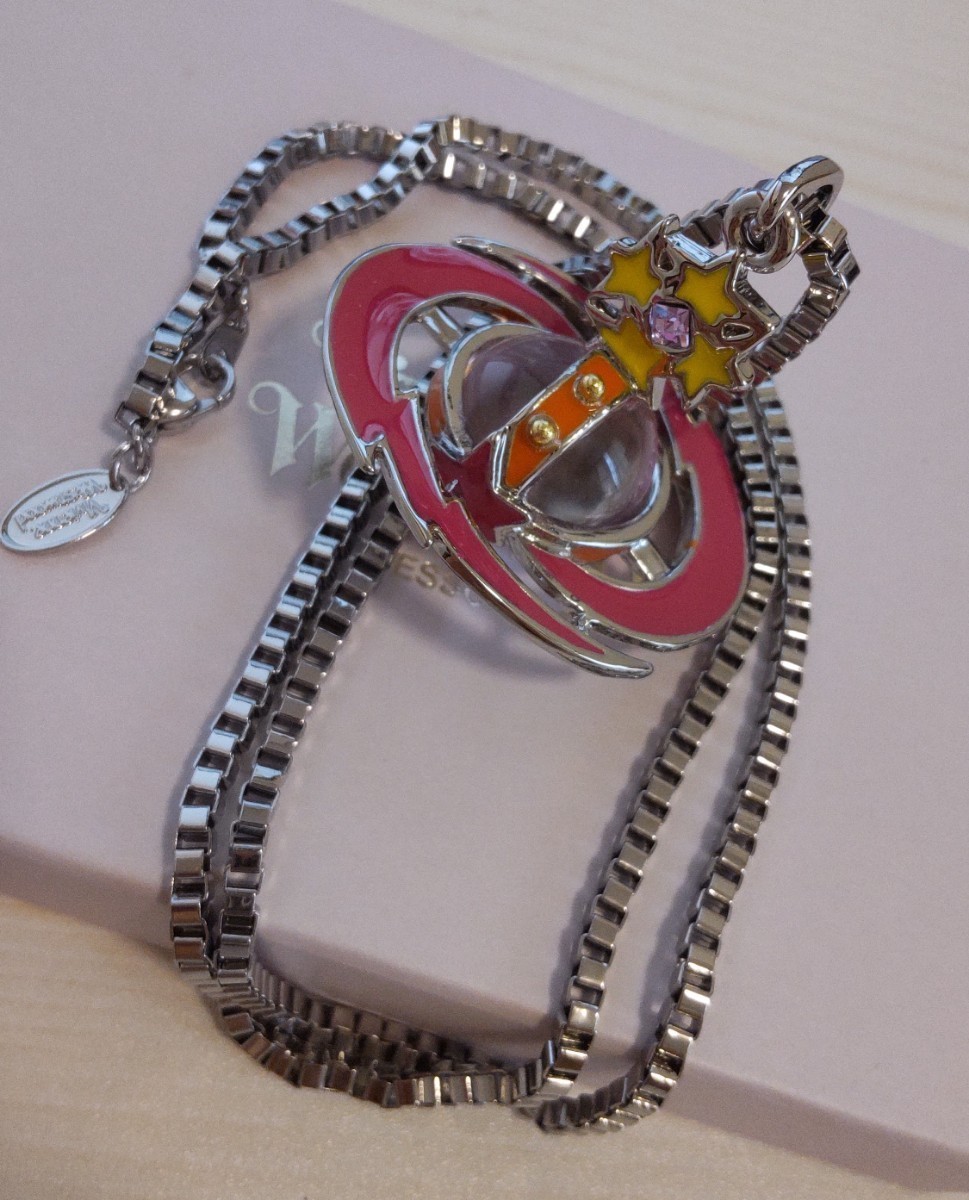 ィヴィアンウエストウッドの立体スモールオーブ流星