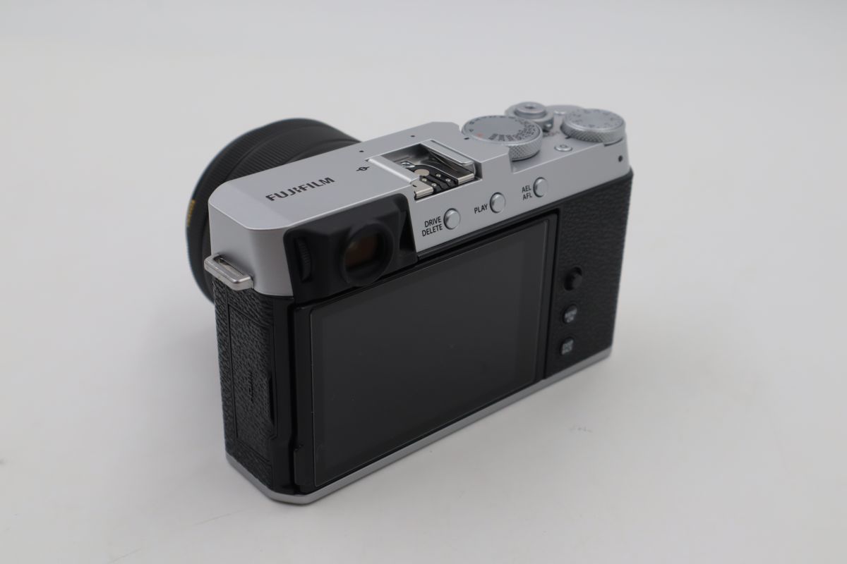 美品】FUJIFILM X-E4 本体 バッテリー3個付き 富士フイルム FUJIFILM X