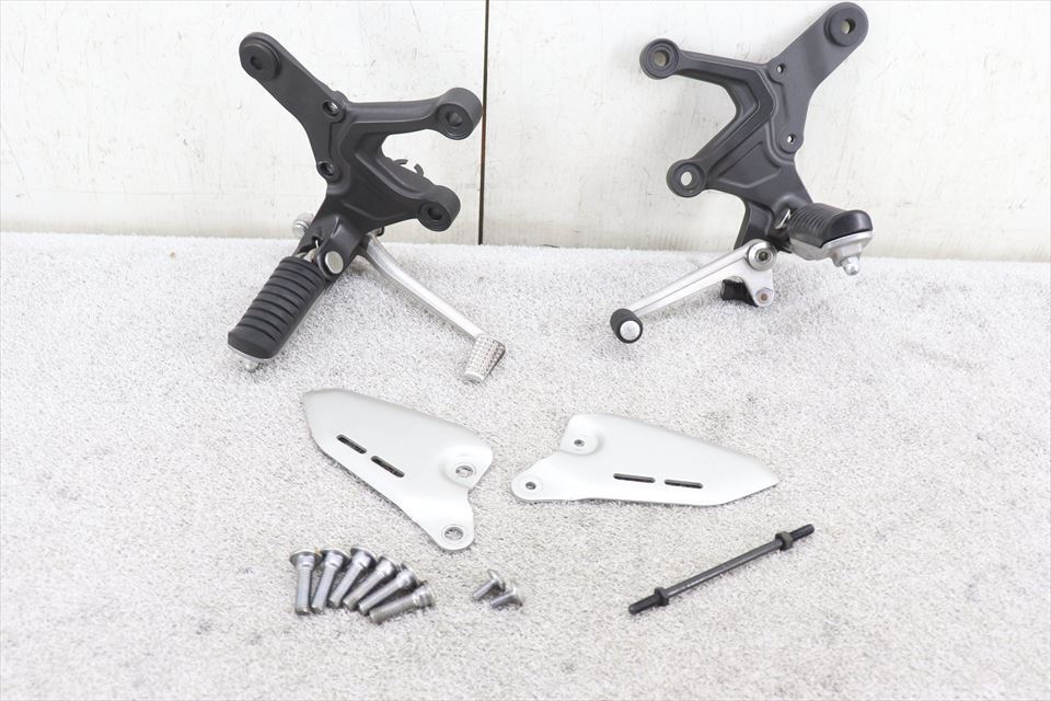 318674　Ｚ９００ＲＳ　純正　ステップ　メインステップ　シフトペダル　ブレーキペダル