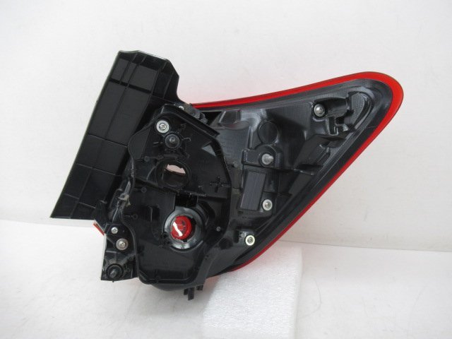 即決あり》 ヴィッツ NSP130 後期 純正 左 テールライト 【 KOITO 52