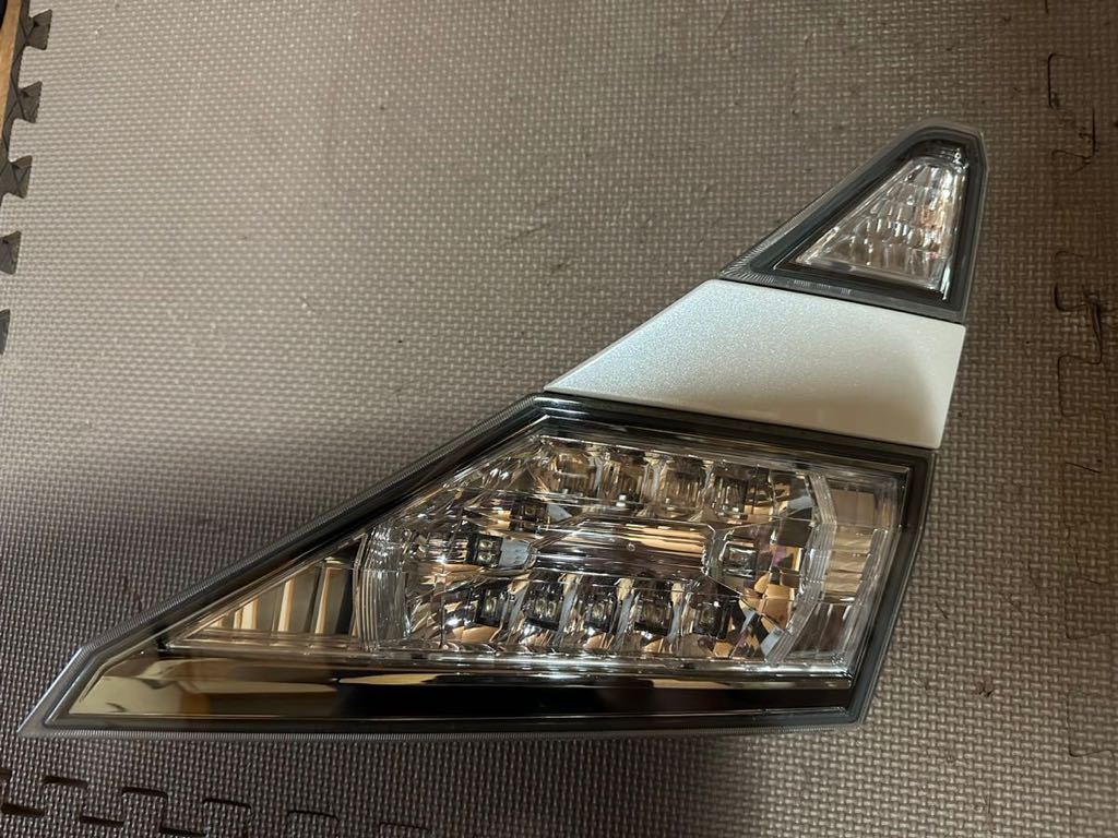 169 良品 点灯確認済み 20系 トヨタ ヴェルファイア テールランプ テールライト 右 運転席側 純正 ANH20 GGH20 後期 前期 58-35