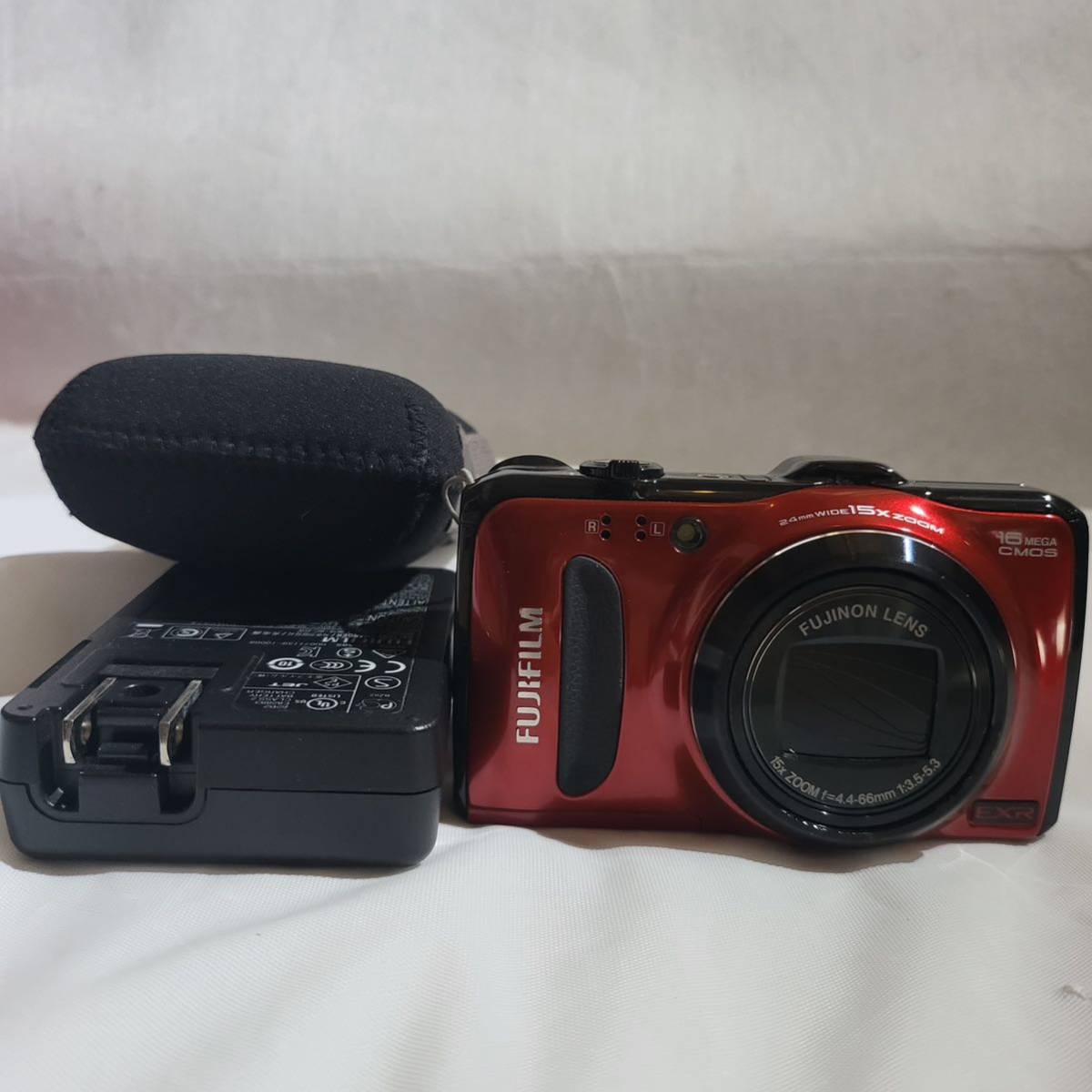 未使用に近い◇◇FUJIFILM デジタルカメラ FinePix F600EXR レッド 1600万画素 広角24mm光学(中古品) Fuji 16MPデジタルカメラ