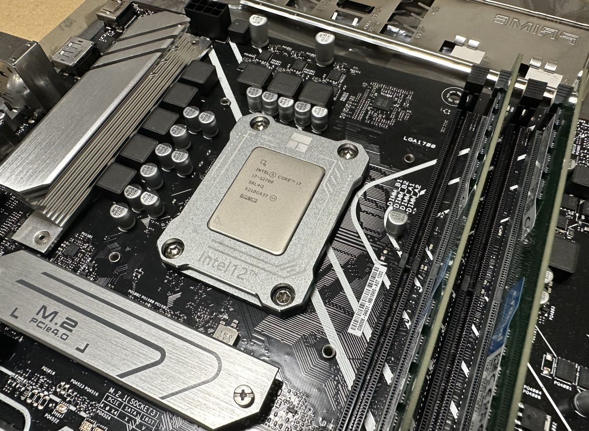 Core i7 12700 / H670 ASUS PRIME / Crucial DDR4 32GB / CPU