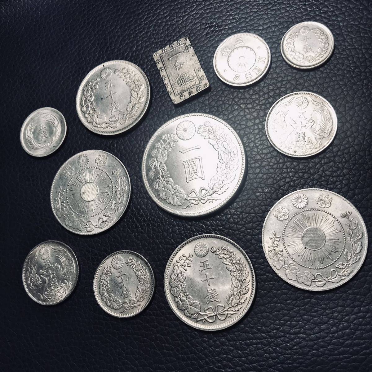 日本 銀貨　一分銀 新一円銀貨　五十銭二十銭十銭五銭 まとめ 12枚セット明治時代 旭日 竜 古銭 